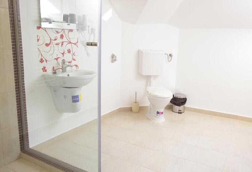 פנסיון Matia Resort