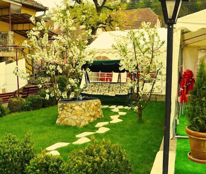 פנסיון Venesis House