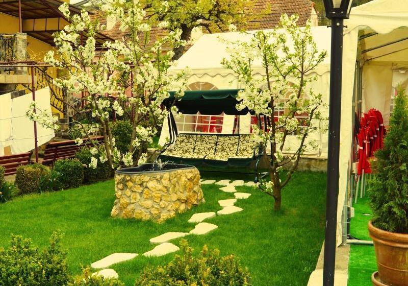 פנסיון Venesis House