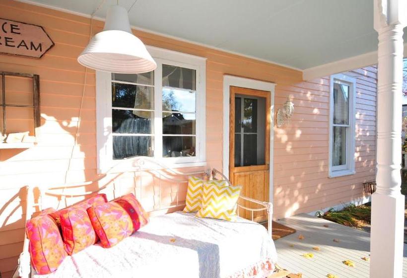 호스텔 Bohemian Inn