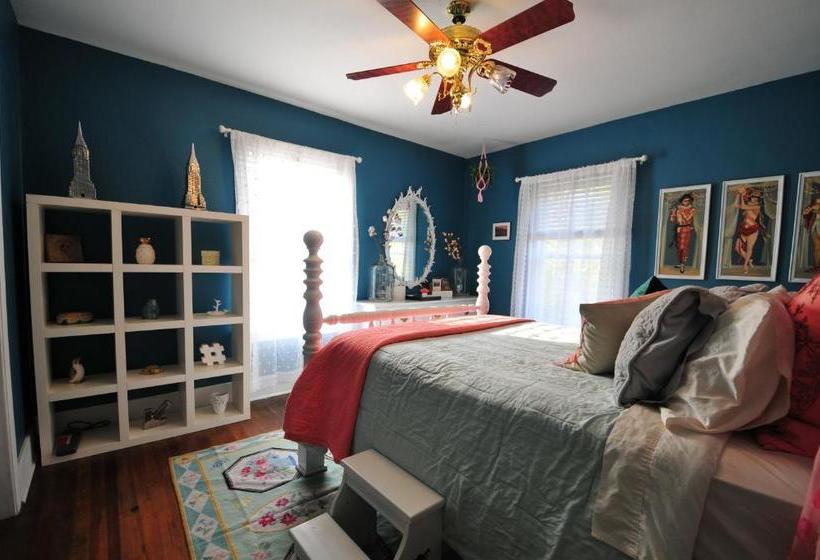 호스텔 Bohemian Inn