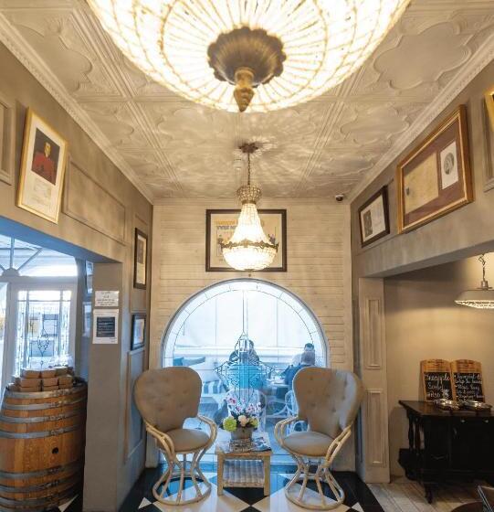 فندق Russells On The Port