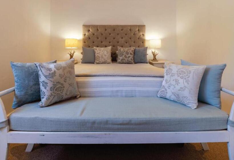 فندق Russells On The Port