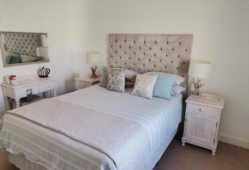 فندق Russells On The Port