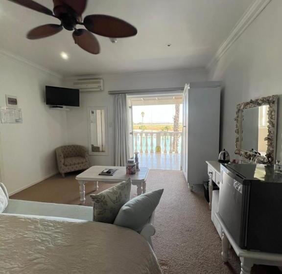 فندق Russells On The Port