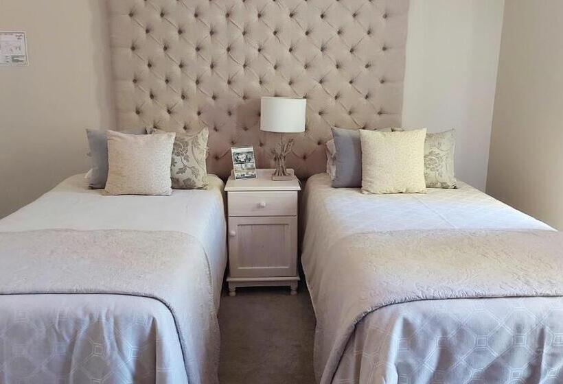 فندق Russells On The Port