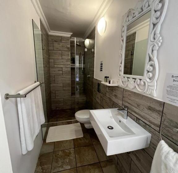 فندق Russells On The Port