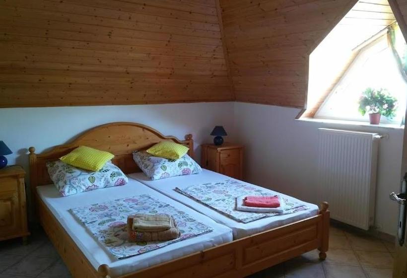 פנסיון Balaton White House