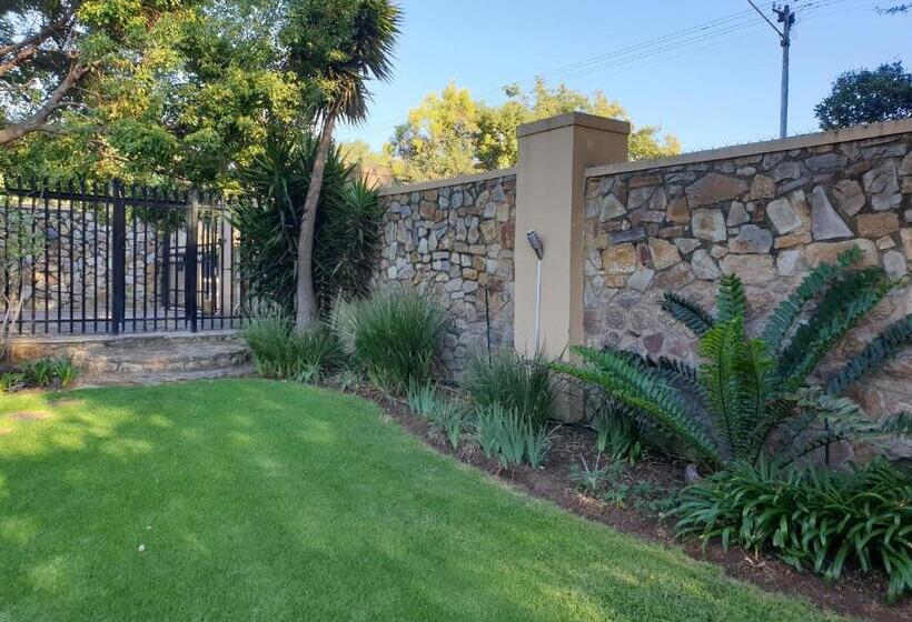 Пансион Lightstone Guesthouse