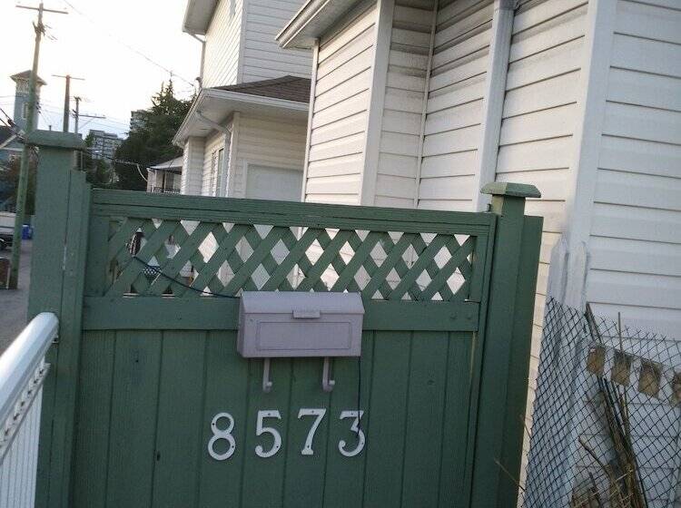 Пансион Marpole Guest House