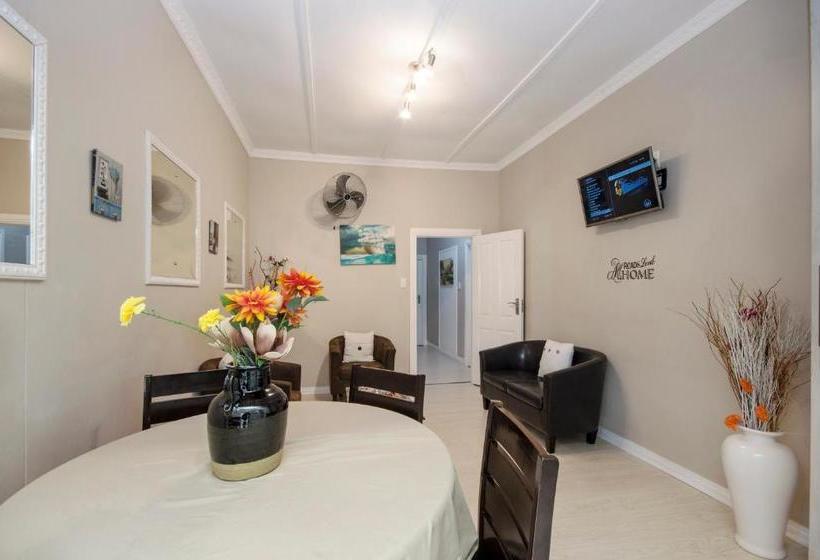 Пансион Newtondale Self Catering