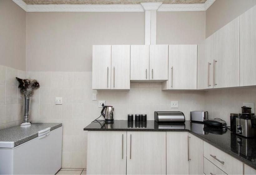 پانسیون Newtondale Self Catering