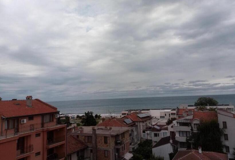 פנסיון Zlatevi Guest House