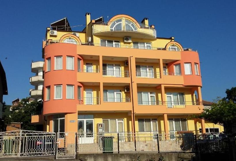 פנסיון Zlatevi Guest House