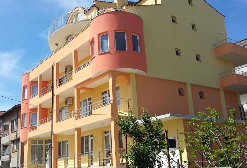 פנסיון Zlatevi Guest House