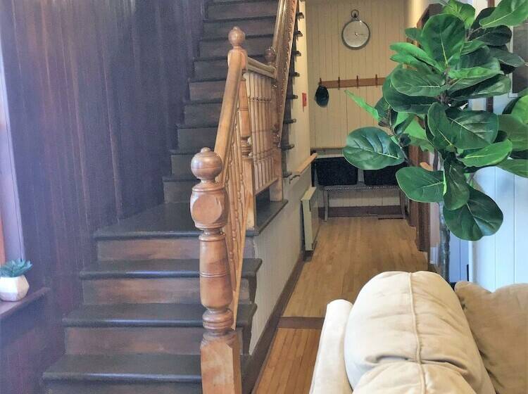 Общежитие Auberge Closjoli