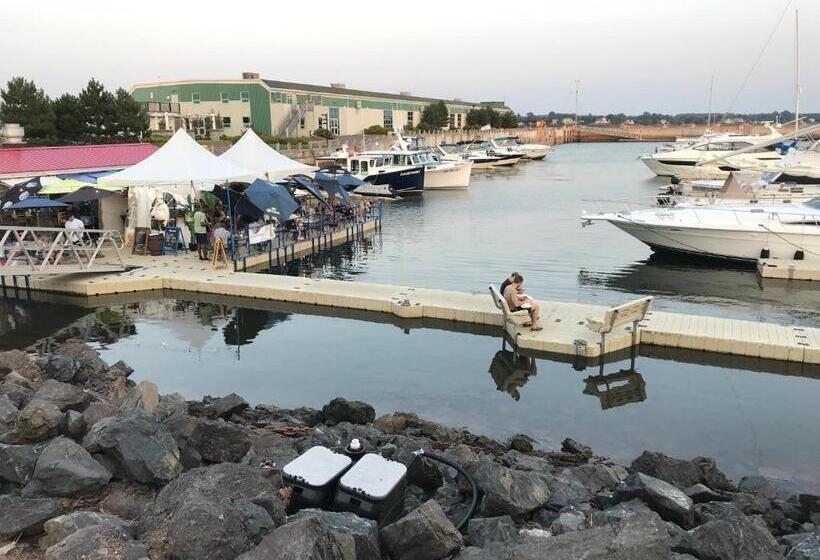 هاستل Water Suites