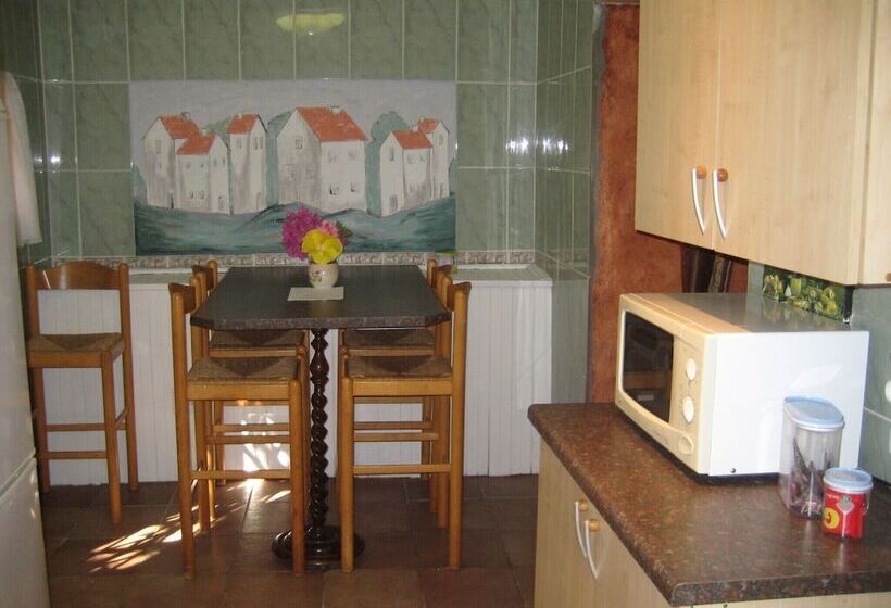 بنسيون Aurora Guest Units