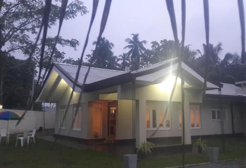 بنسيون Igloo Airport Villa