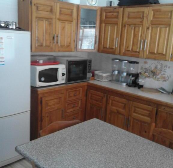 بنسيون Ruxmian Lodge