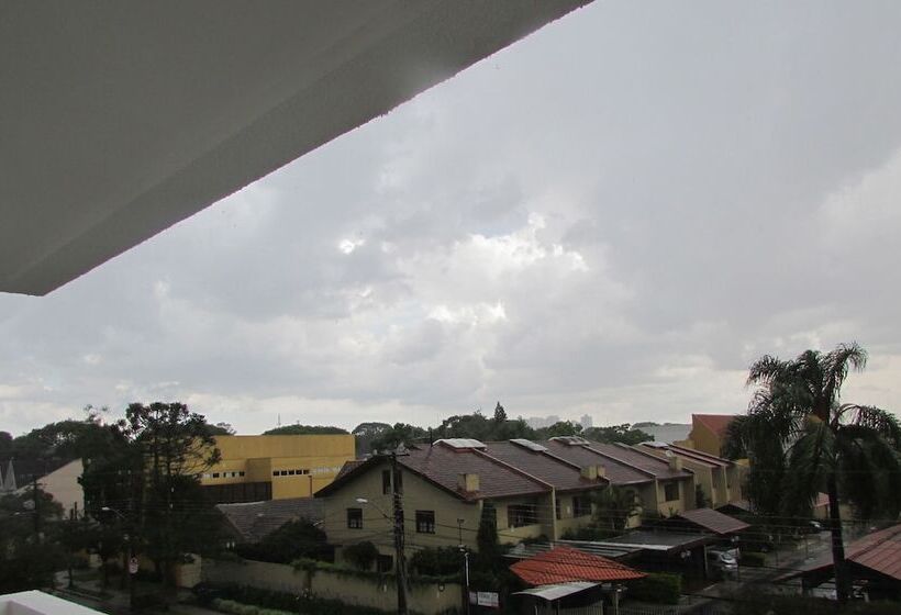 פנסיון Villa Tata Suítes Ltda