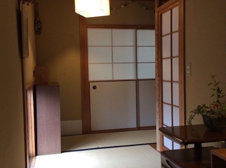 펜션 Yasuragi Guest House & Bar