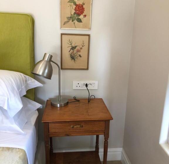 בית מלון כפרי Lavender Trout Guest Farm