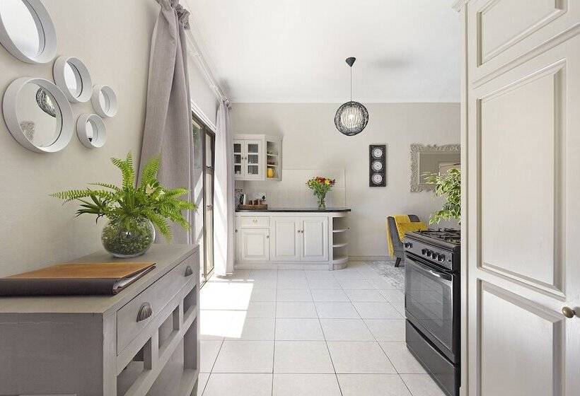 Пансион 2 On Lismore Guesthouse