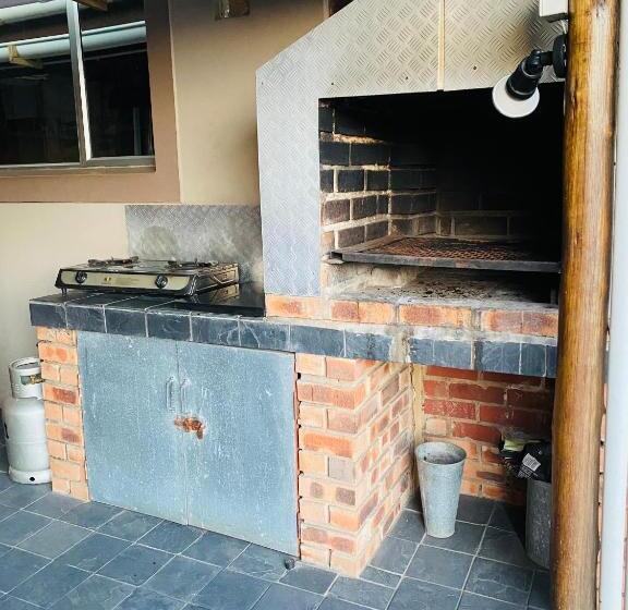 펜션 Acquila Guest House