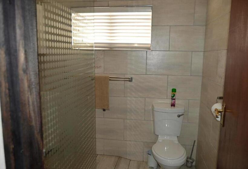 بنسيون Acquila Guest House