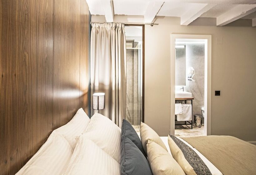 پانسیون Nomad Luxury Suites