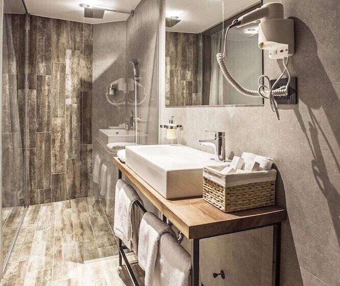 پانسیون Nomad Luxury Suites