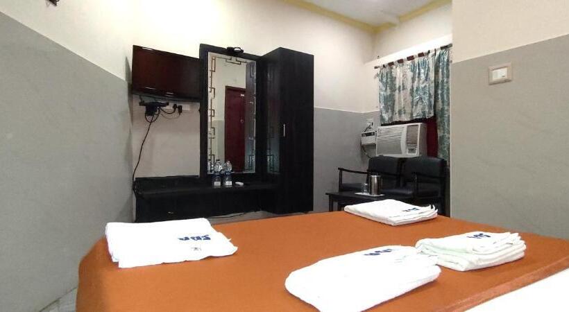 旅馆 Sarovara Deluxe Rooms