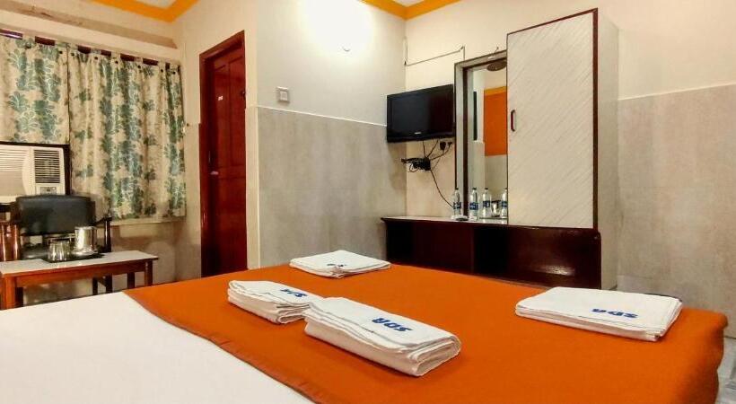 هاستل Sarovara Deluxe Rooms