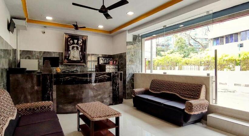 旅馆 Sarovara Deluxe Rooms