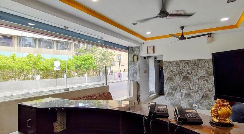 旅馆 Sarovara Deluxe Rooms