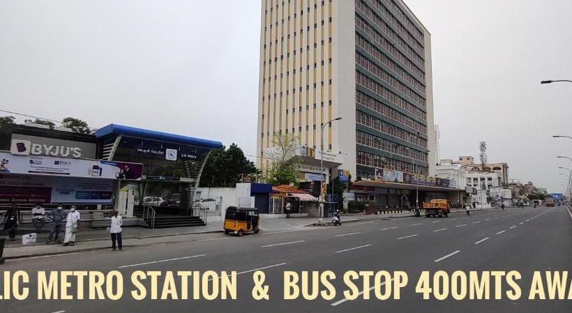 旅馆 Sarovara Deluxe Rooms