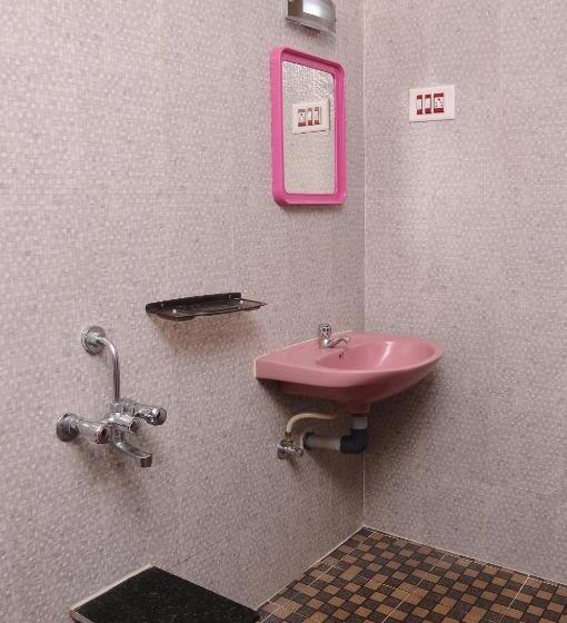 هاستل Sarovara Deluxe Rooms