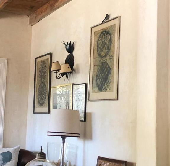 هتل Halstead Farm