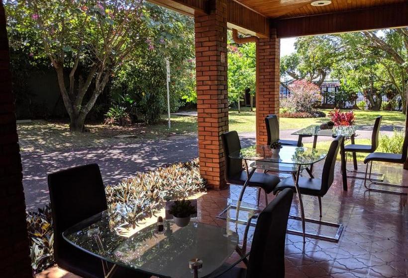 فندق Suites Merlyn Airport