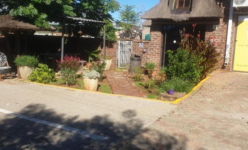 פנסיון Aliwal Villa Guest Lodge