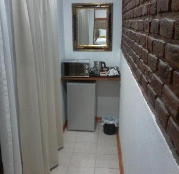 פנסיון Aliwal Villa Guest Lodge