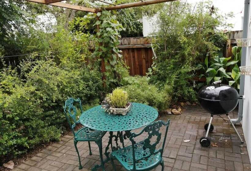 بنسيون Fiore Guest Accommodation