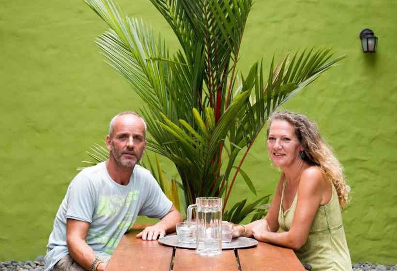 ペンション Red Pepper Popoyo