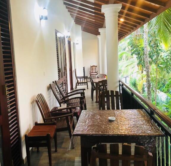 Пансион Villa White