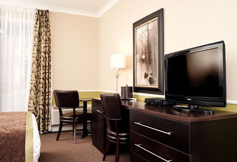 فندق صغير Riverrock Inn & Conference Centre