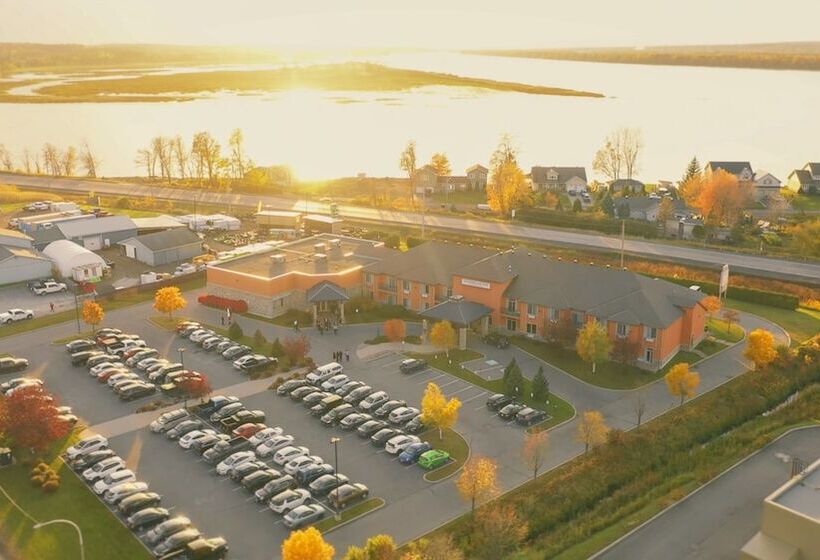 فندق صغير Riverrock Inn & Conference Centre