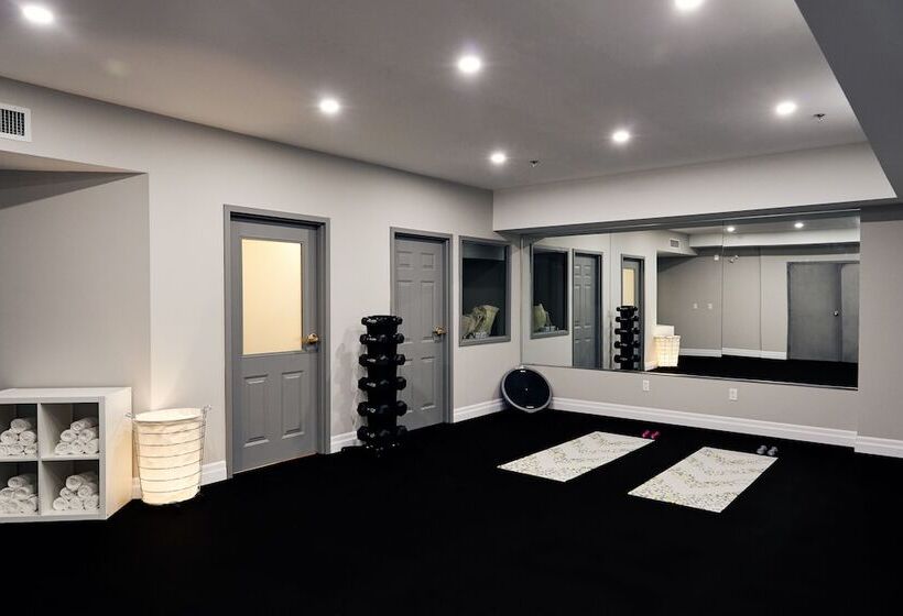 فندق صغير Riverrock Inn & Conference Centre