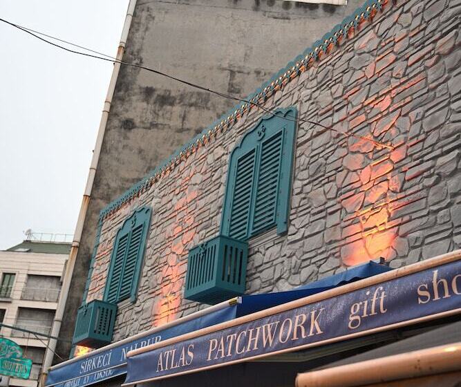 هتل Ethnica Suites