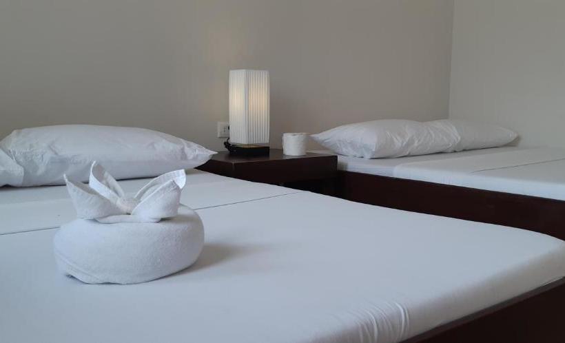 پانسیون Anaya Beach Resort